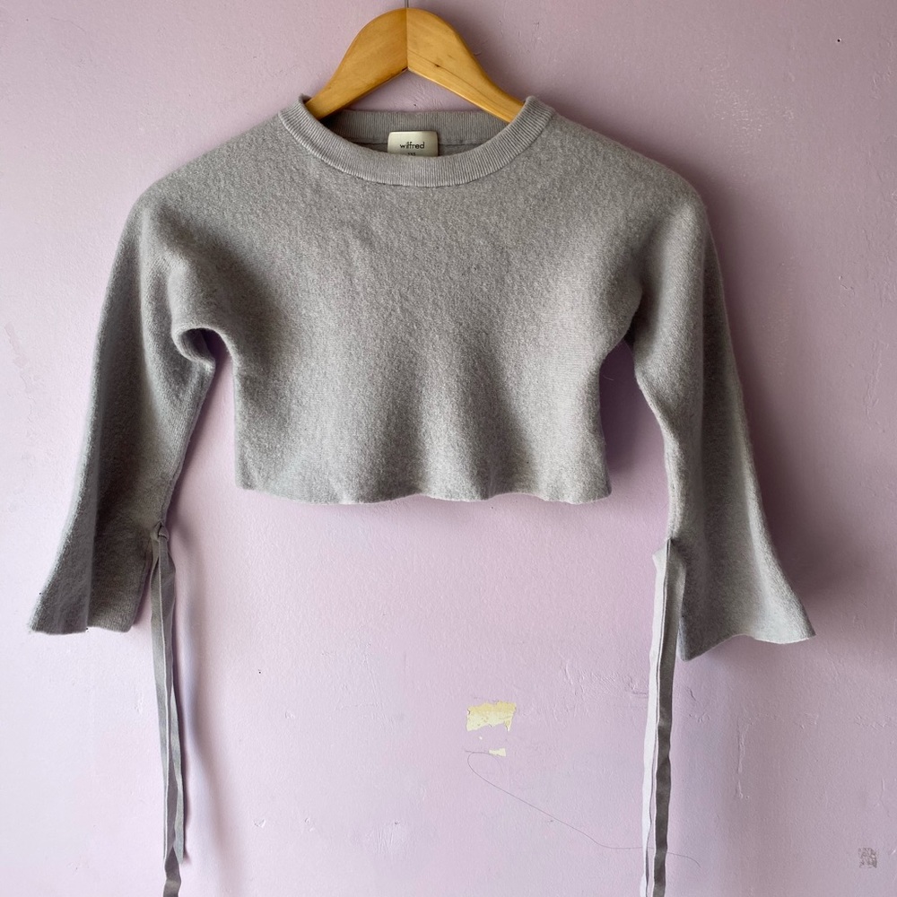 Aritzia XXS cropped sweater with tied sleeves